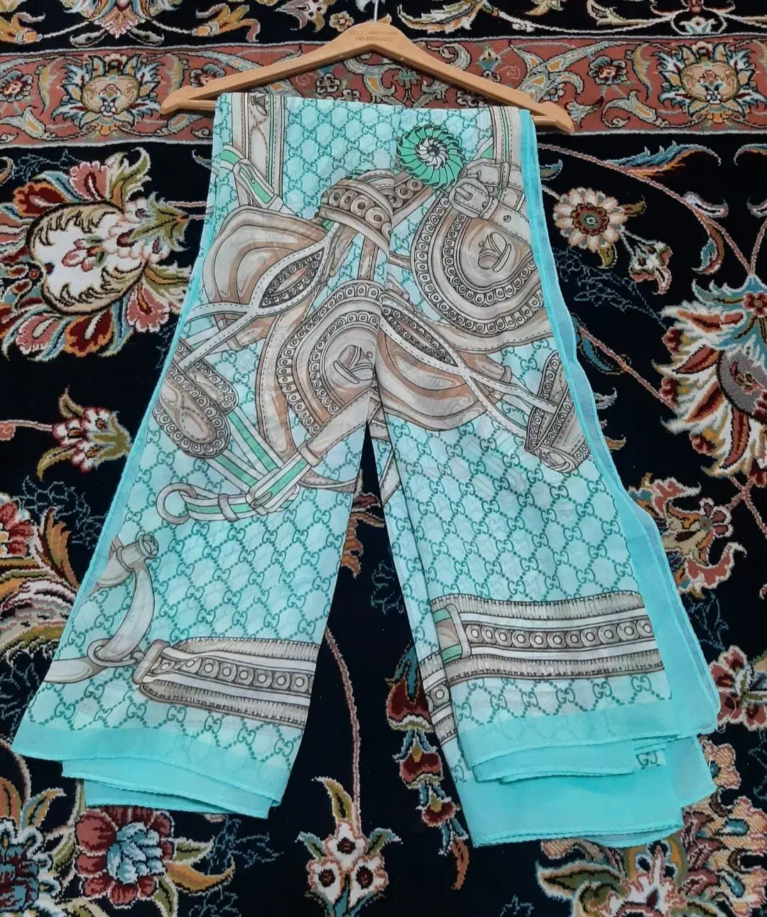 لباس|لباس|نسیم‌شهر, |دیوار