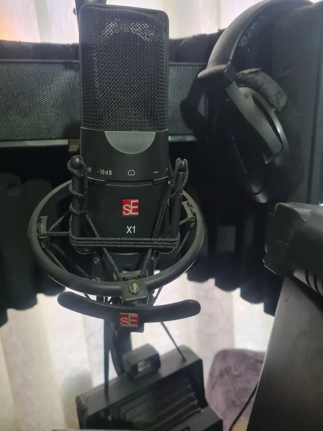 میکروفن. کارت صدا. مانیتورینگ|آلات موسیقی|اندیشه, اندیشه فاز ۱|دیوار