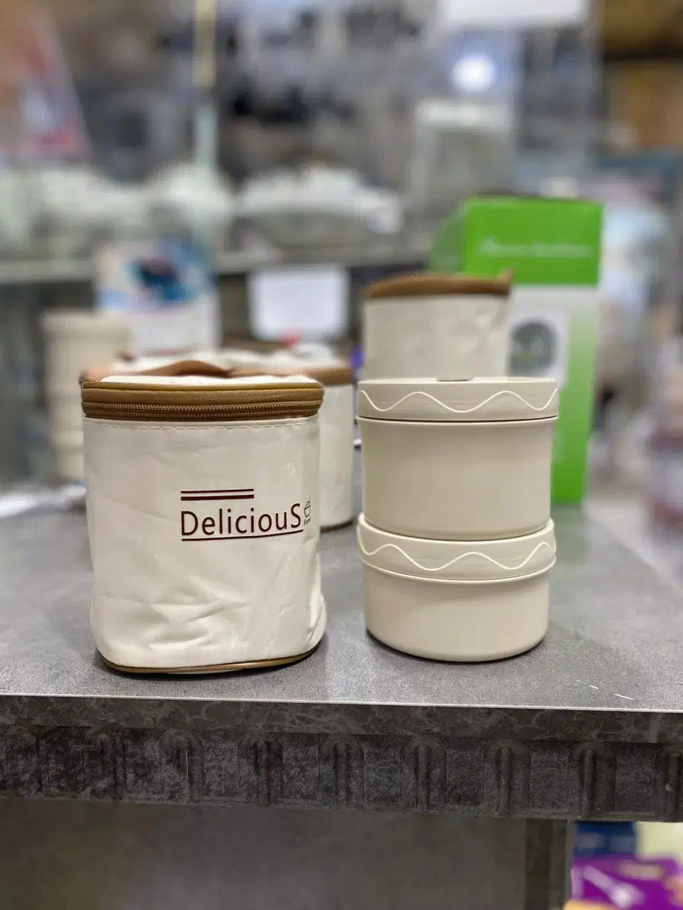 ظرف غذا|ظروف نگهدارنده، پلاستیکی، یک‌بارمصرف|دیلم, |دیوار