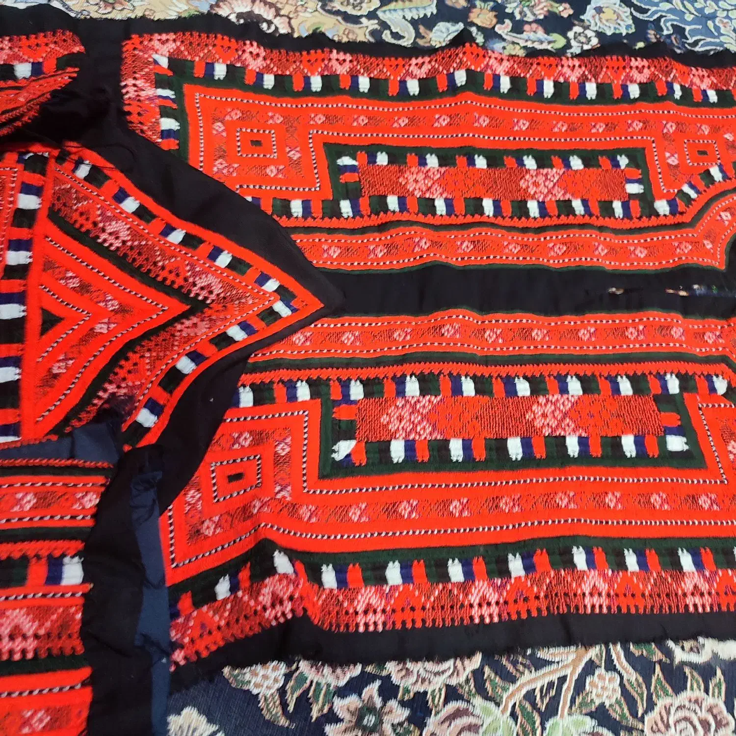 بدن و استین|لباس|جالق, |دیوار