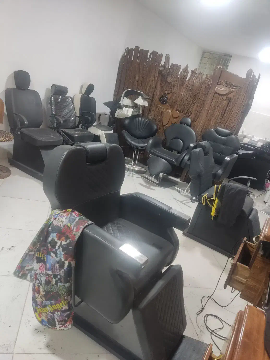 لوازم آرایشگاه .صندلی جکی پدالی.صندلی اصلاح.سرشور.|آرایشگاه و سالنهای زیبایی|مشهد, بهمن|دیوار