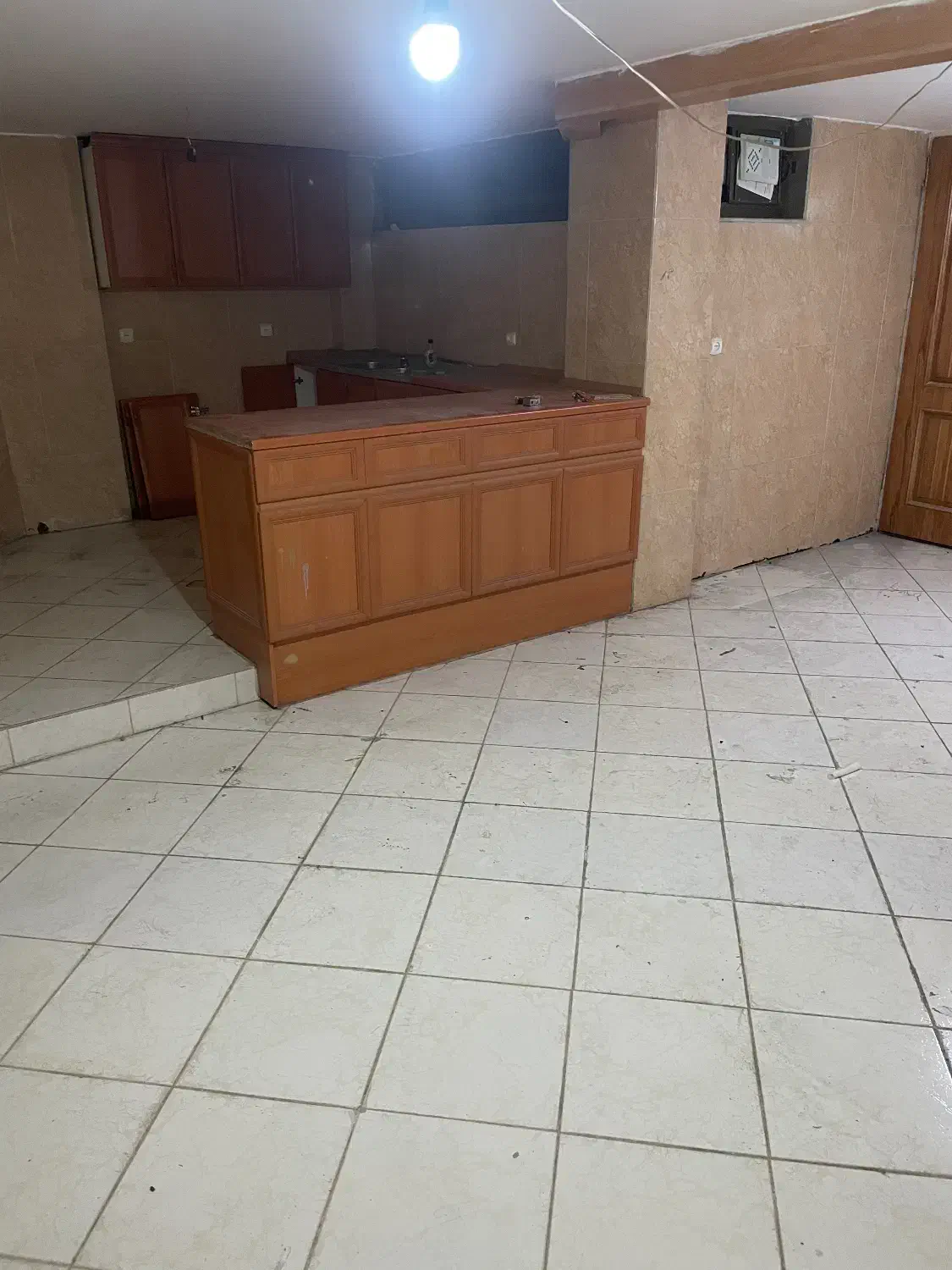 اجاره  انبار  یا دفتر کار یا سالن ارایشی یاخیاطی|اجارهٔ آپارتمان|اصفهان, نقش جهان|دیوار