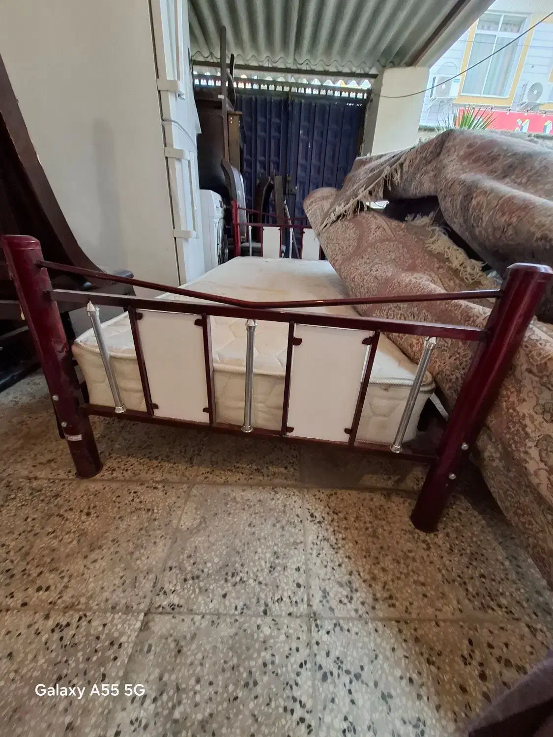 تخت یک نفره فلزی .|تخت و سرویس خواب|کردکوی, |دیوار