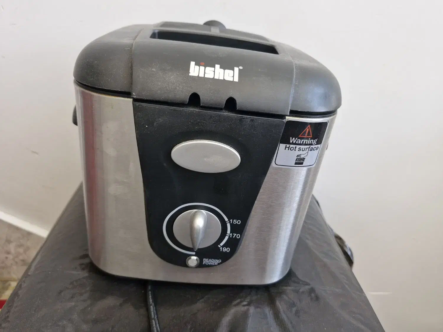 سرخ کن|ظروف پخت‌وپز|قم, ژاندارمها|دیوار