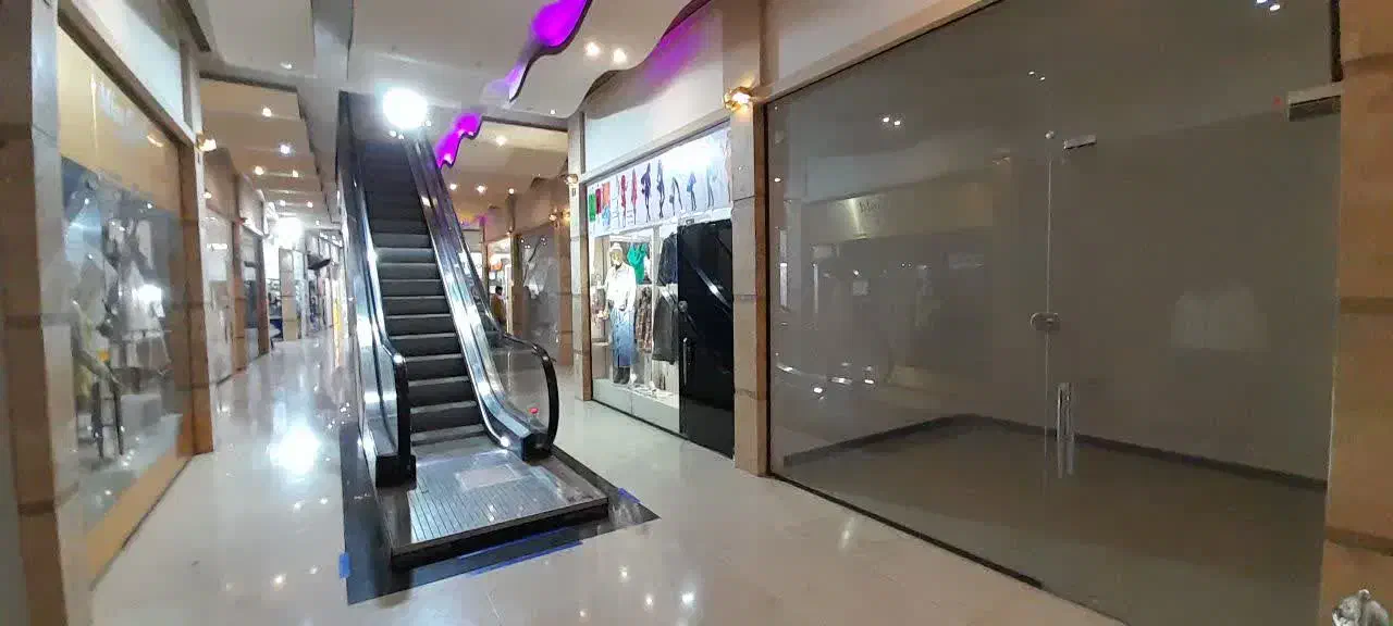 مغازه هم کف خیابان شهدا نصف قیمت بهترین جا|فروش مغازه و غرفه|بروجرد, |دیوار