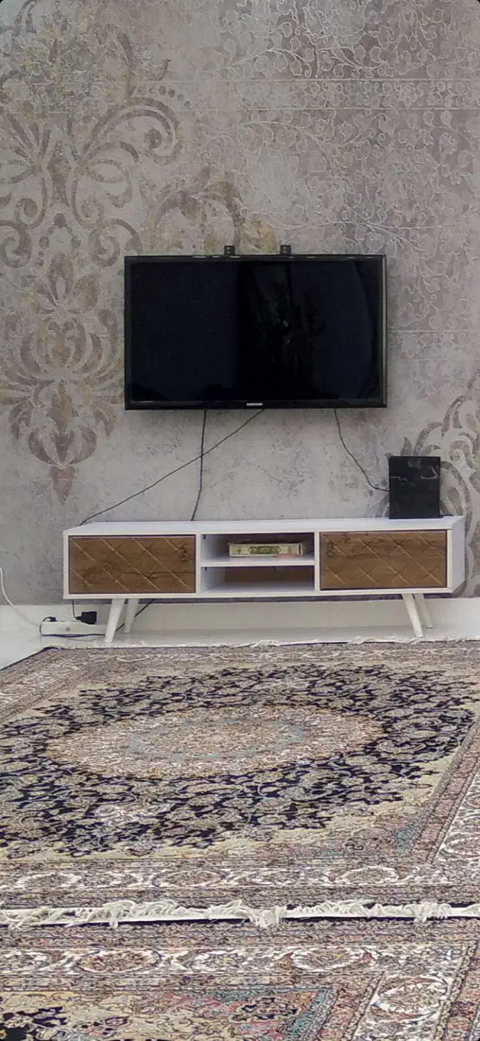 تلویزیون سامسونگ ۴۰ اینج و میز تلویزیون|سایر لوازم برقی|کنگاور, |دیوار