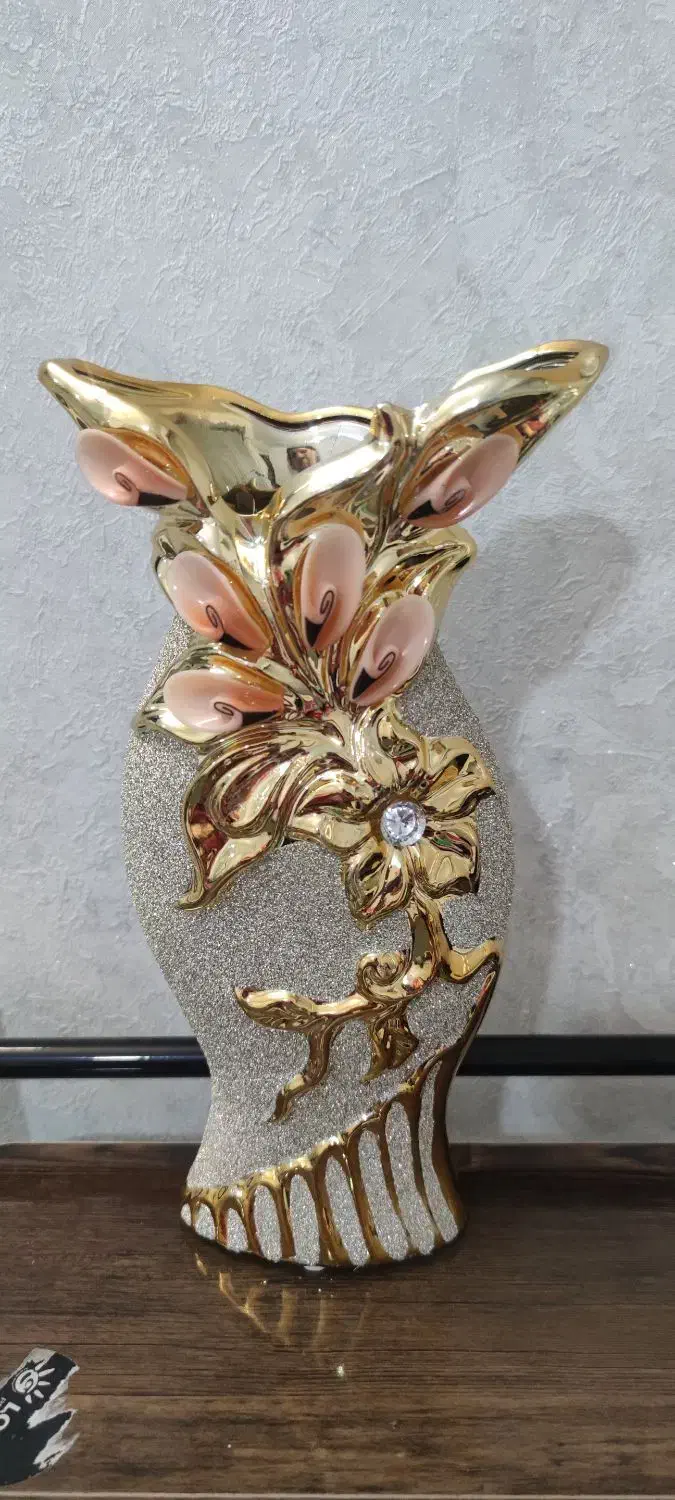 گلدان طلایی|صنایع دستی و سایر لوازم تزئینی|تهران, تهرانسر شمالی|دیوار