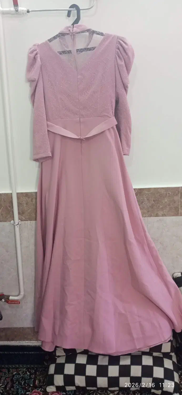 پیرهن مجلسی|لباس|بروجرد, |دیوار