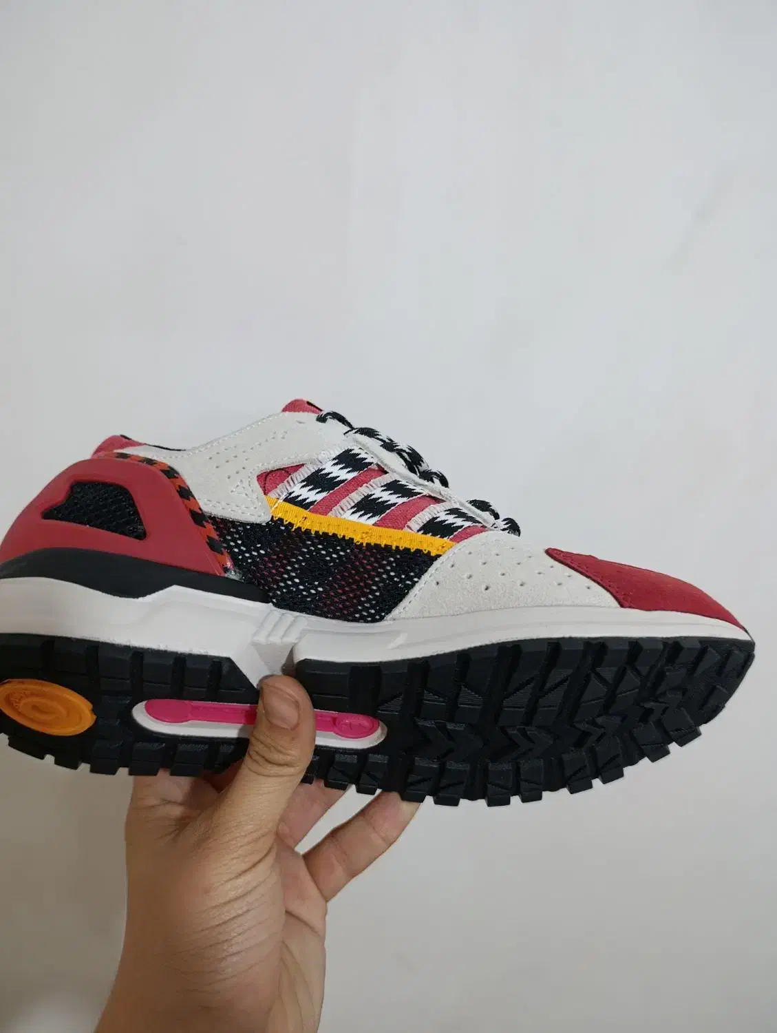 سرخ پوستی|کیف، کفش، کمربند|نسیم‌شهر, |دیوار