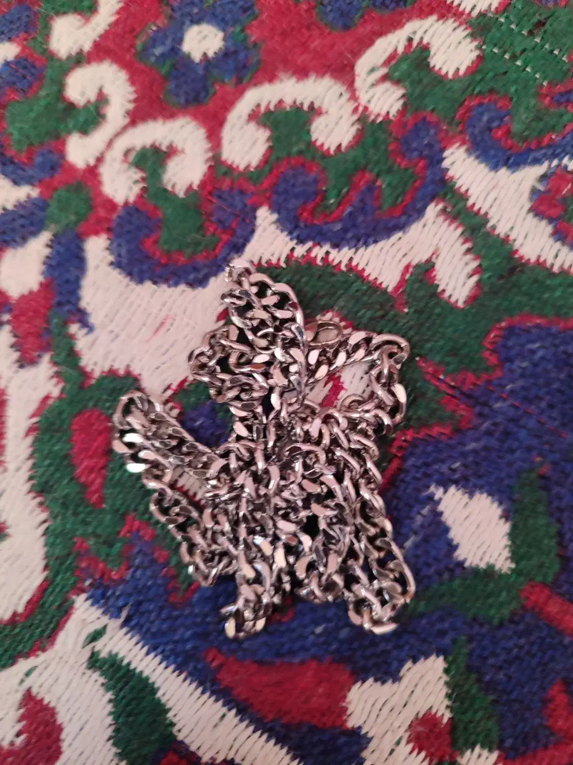 گردن بند است|بدلیجات|صدرا-فارس, فاز ۱|دیوار