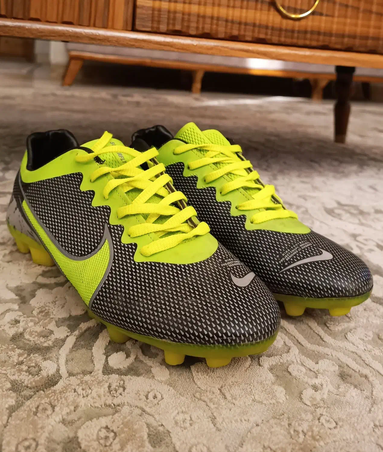 کفش استوک‌ دار|کیف، کفش، کمربند|شیراز, زرهی|دیوار