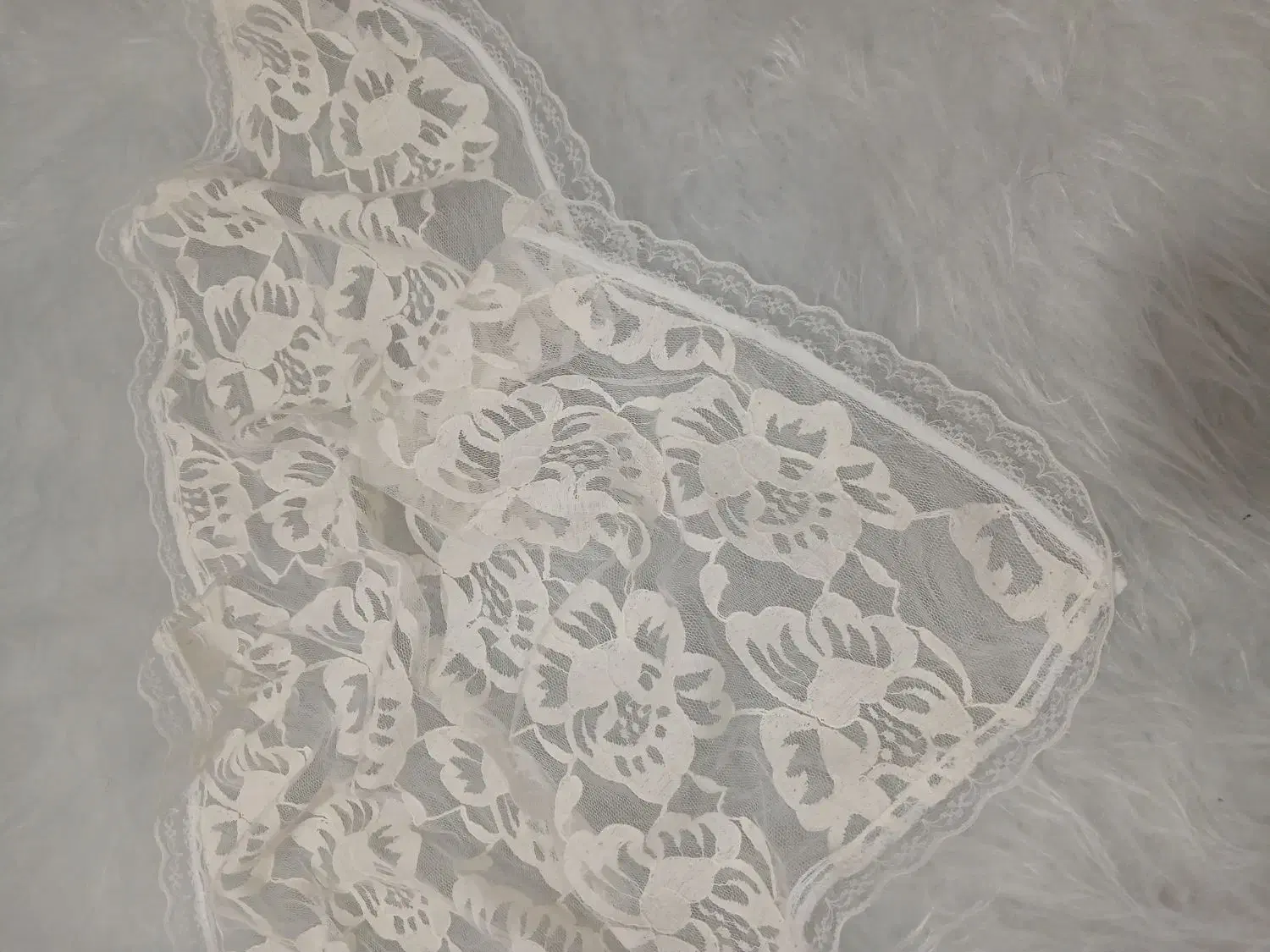 شال و مینی اسکارف|لباس|نیشابور, گنبد سبز|دیوار