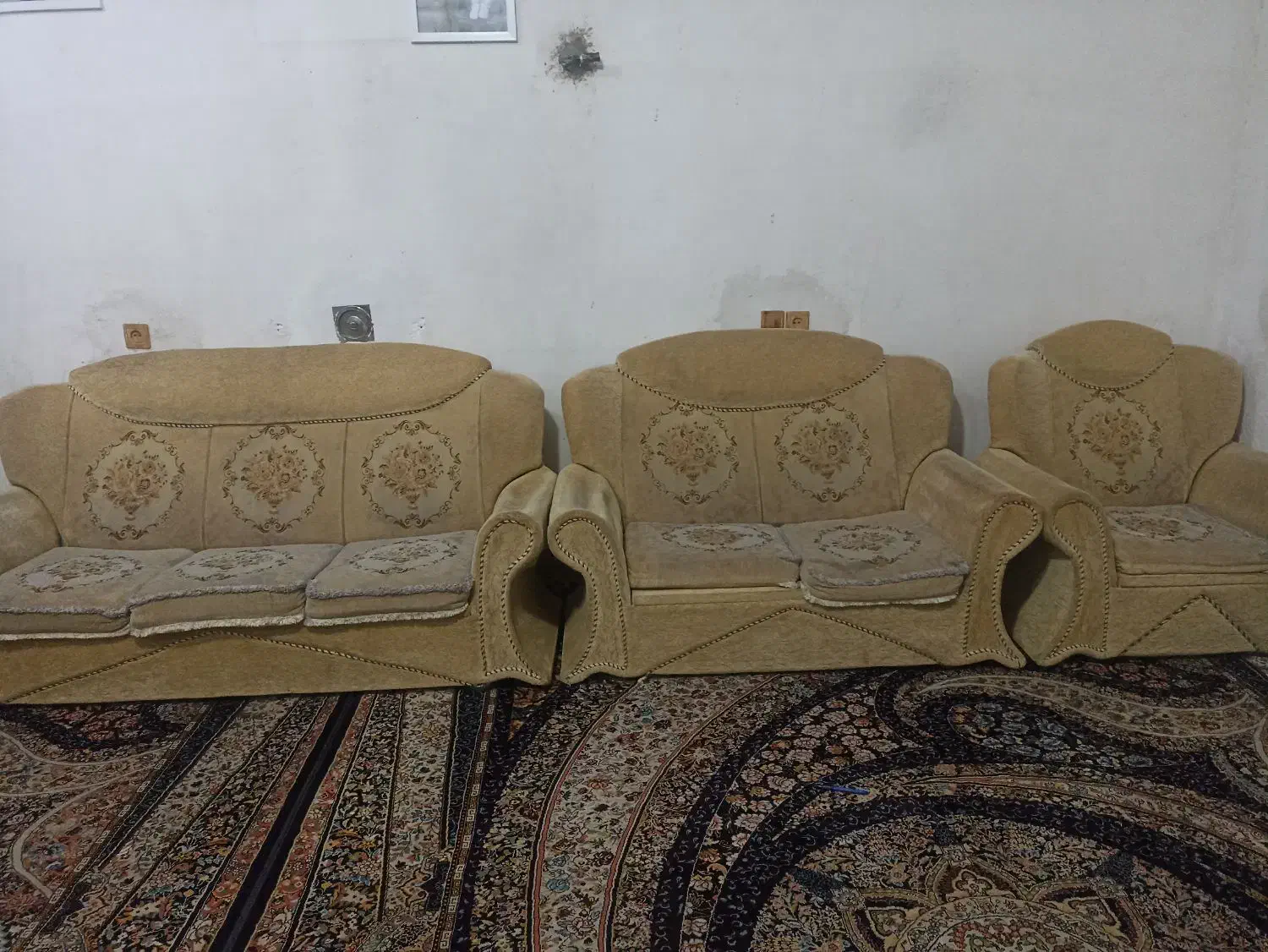 مبل|مبلمان خانگی و میز عسلی|کوه چنار, |دیوار