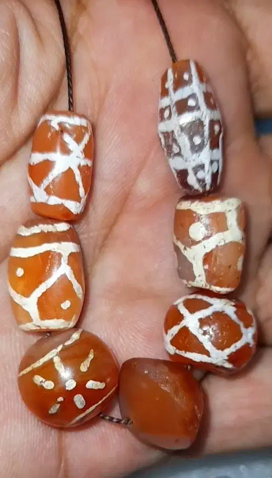 مهره‌های پیازی ساسانی|جواهرات|رامشیر, |دیوار