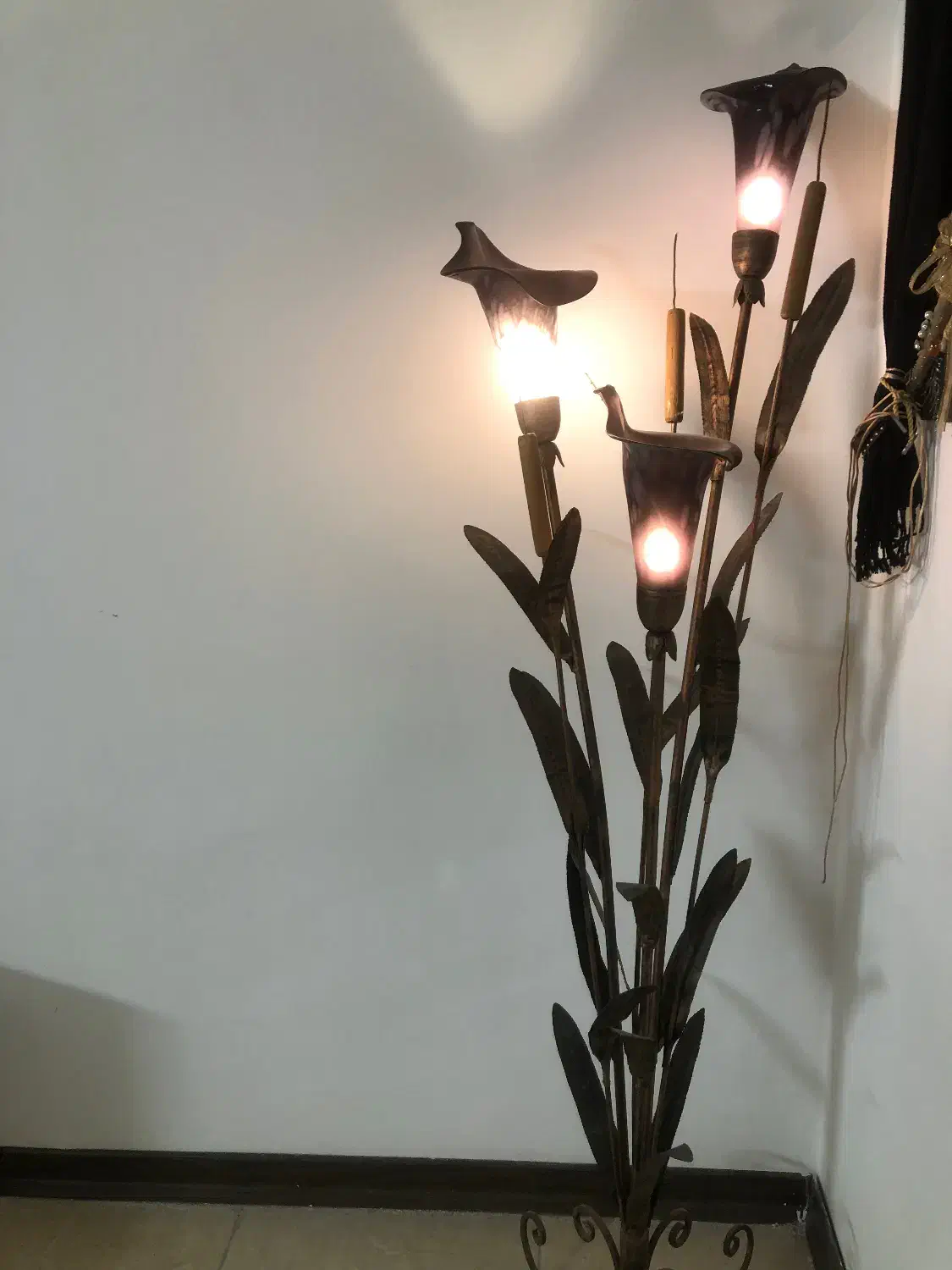 آباژور|چراغ خواب و آباژور|هشتگرد, فاز ۲ مهستان|دیوار