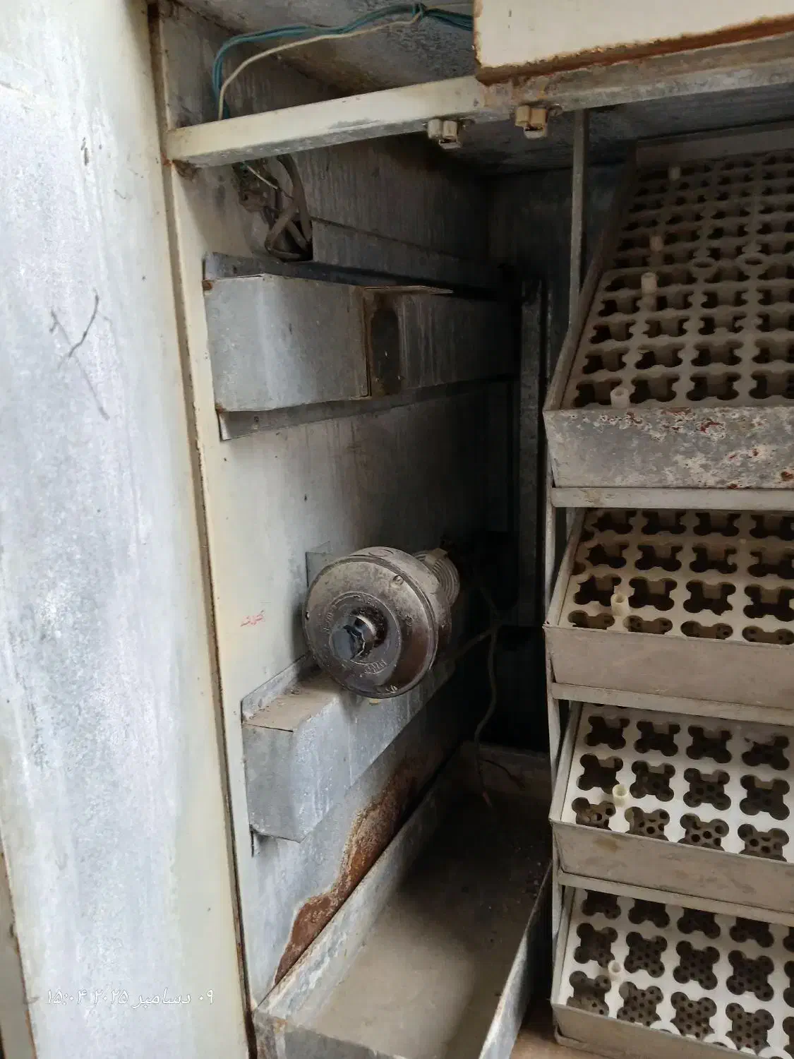 دستگاه جوجه کشی قدیمی ۵۷۶ تایی|لوازم جانبی حیوانات|قم, قلعه کامکار|دیوار