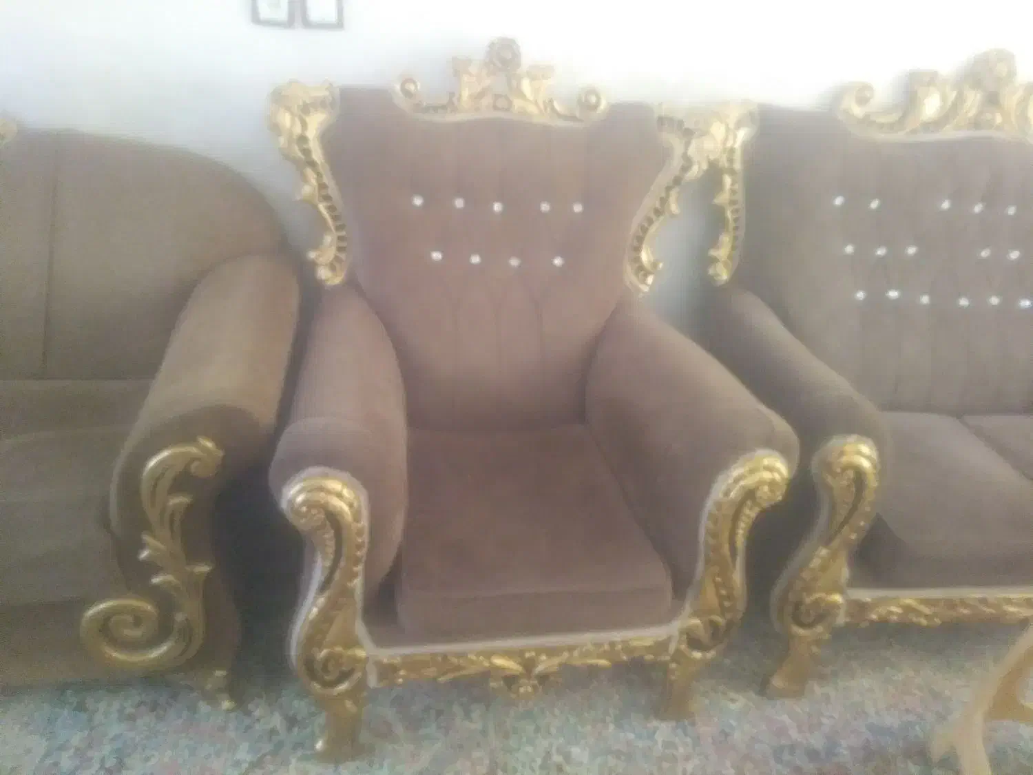 دودسته مبل تاج دار درحد نو به مبلع 40میلیون|مبلمان خانگی و میز عسلی|کرمان, |دیوار