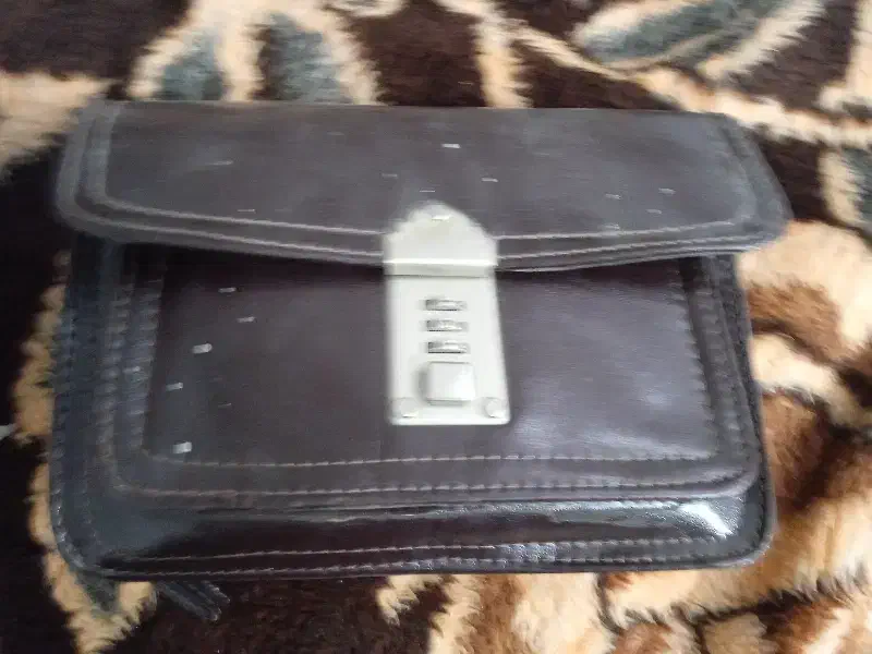 یک کیف مدارک گم شده|اشیا|سبزوار, قاضی زاد|دیوار