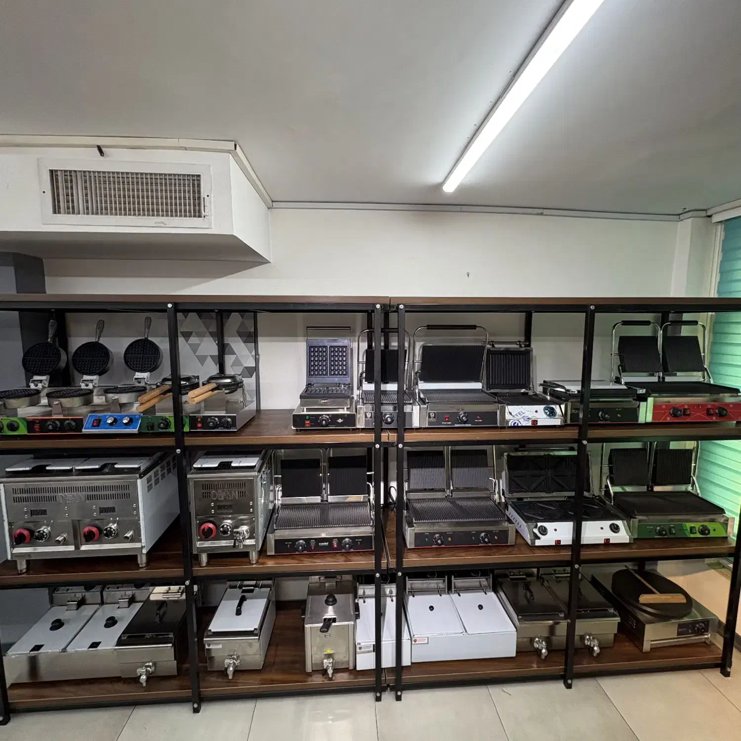 بورس تجهیزات آشپزخانه صنعتی کارکرده و آکبند|کافی‌شاپ و رستوران|رباط‌کریم, حکیم آباد|دیوار