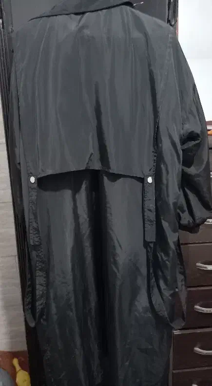 بارونی دخترانه|لباس|قدس, شهرقدس|دیوار