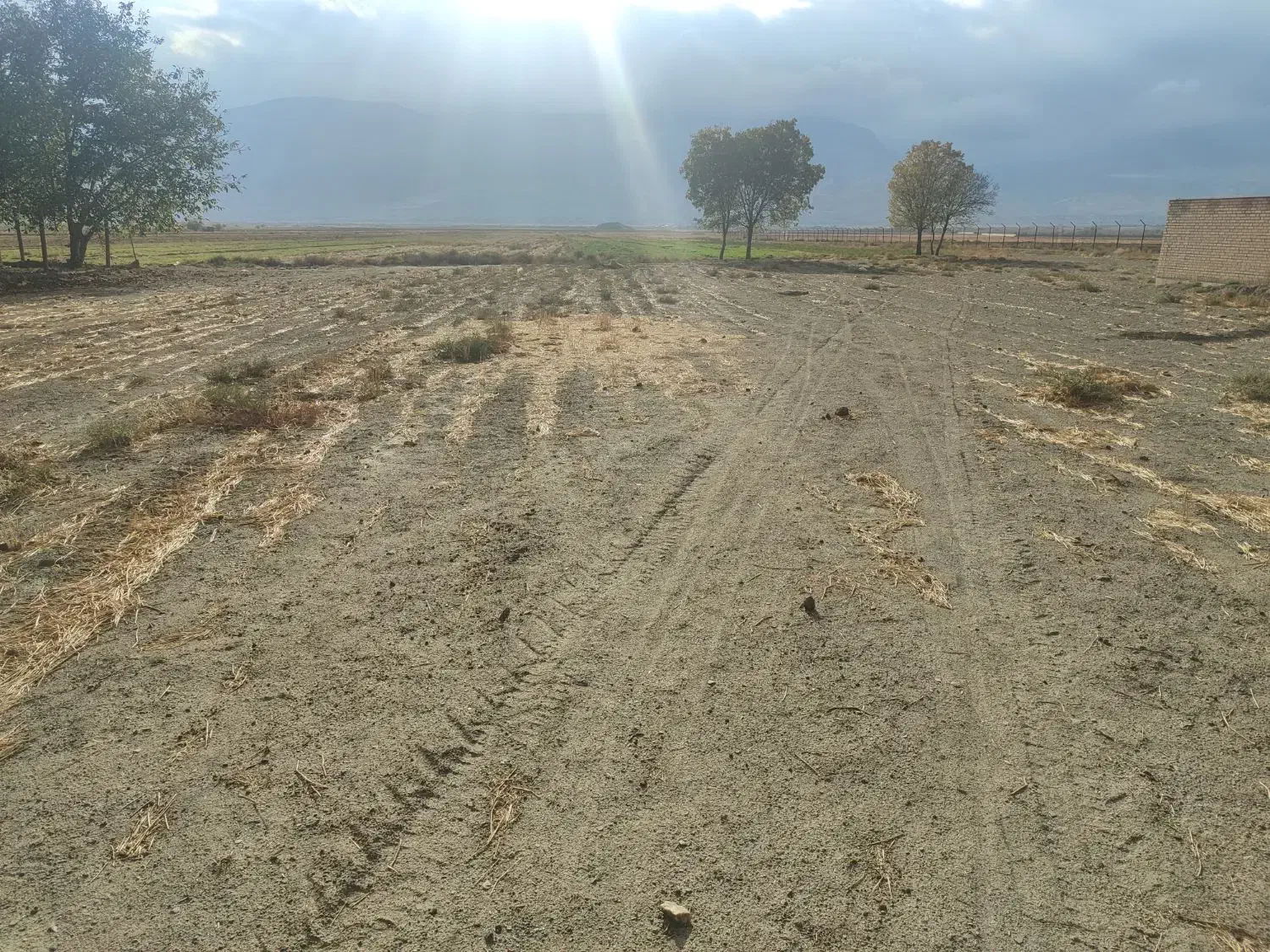 زمین1500متری جلوجادهحاجیآبادبروجرد|فروش زمین و ملک کلنگی|سیلاخور, |دیوار