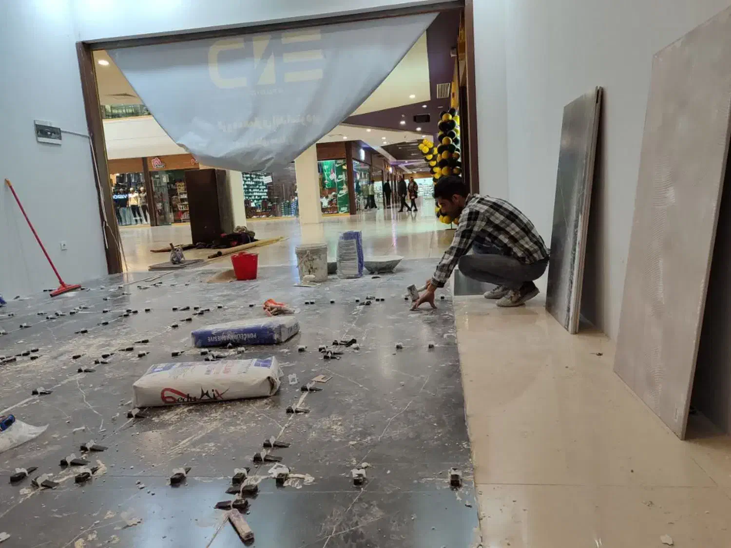 کاشی کاری چسبی وملاتی سرامیک کاری ،کاشیکاری،تخریب|خدمات پیشه و مهارت|تبریز, |دیوار