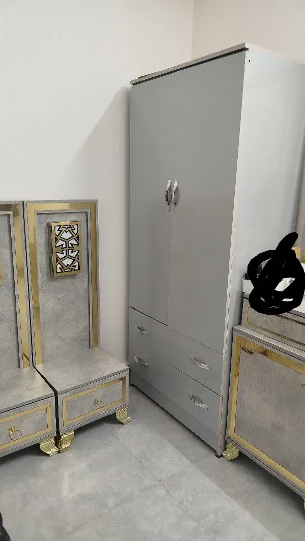 سرویس خواب تخت میز آرتیش دوتا پا تختی کمد لباس نو|تخت و سرویس خواب|خمینیشهر, |دیوار