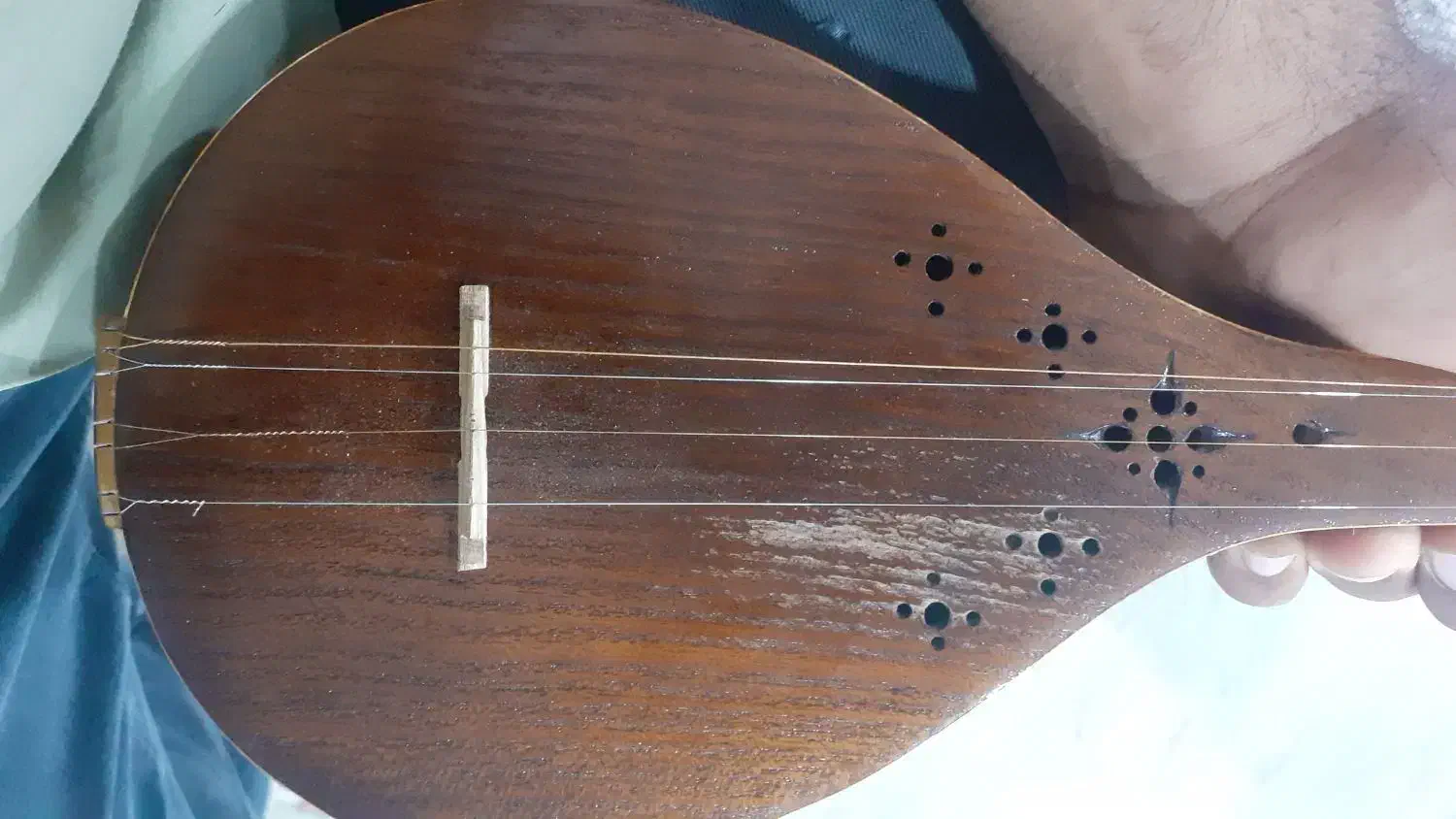 ساز سه تار مارک مفاخر|سازهای سنتی|قیروکارزین, |دیوار