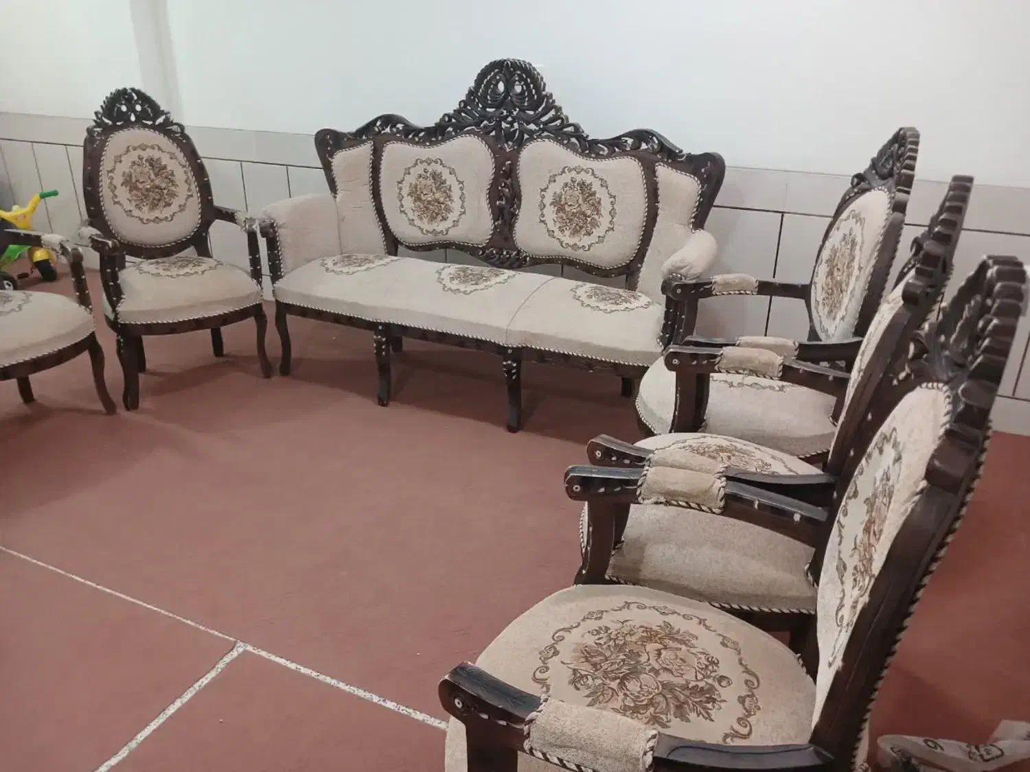 مبل ۹ نفره کلاسیک سالم وتمیز|مبلمان خانگی و میز عسلی|لنجان, |دیوار