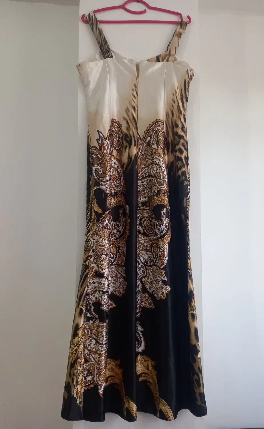 سارفن مجلسی|لباس|ماسال, |دیوار