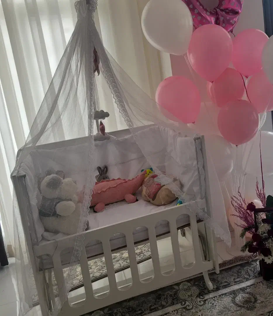 تخت نوزاد|تخت و صندلی بچه|اسلام‌شهر, شهرک واوان|دیوار