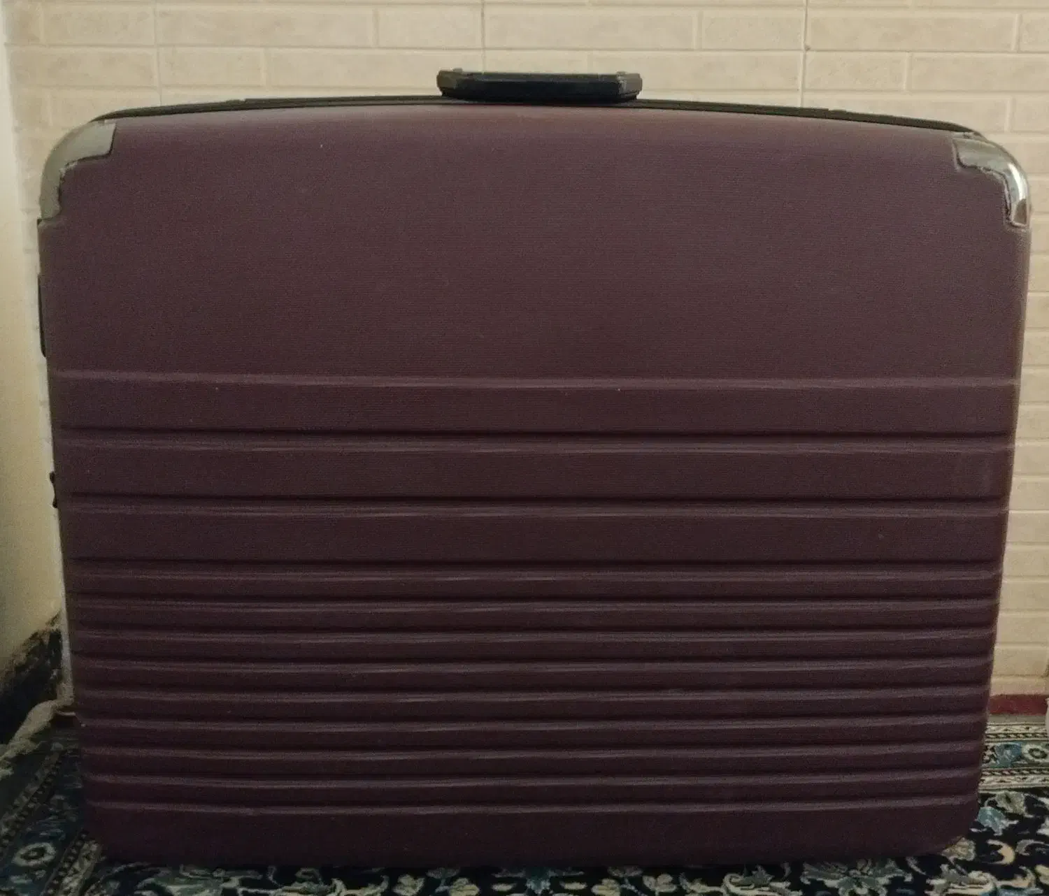 چمدان بزرگ|کیف، کفش، کمربند|شیراز, پانصد دستگاه ارتش|دیوار