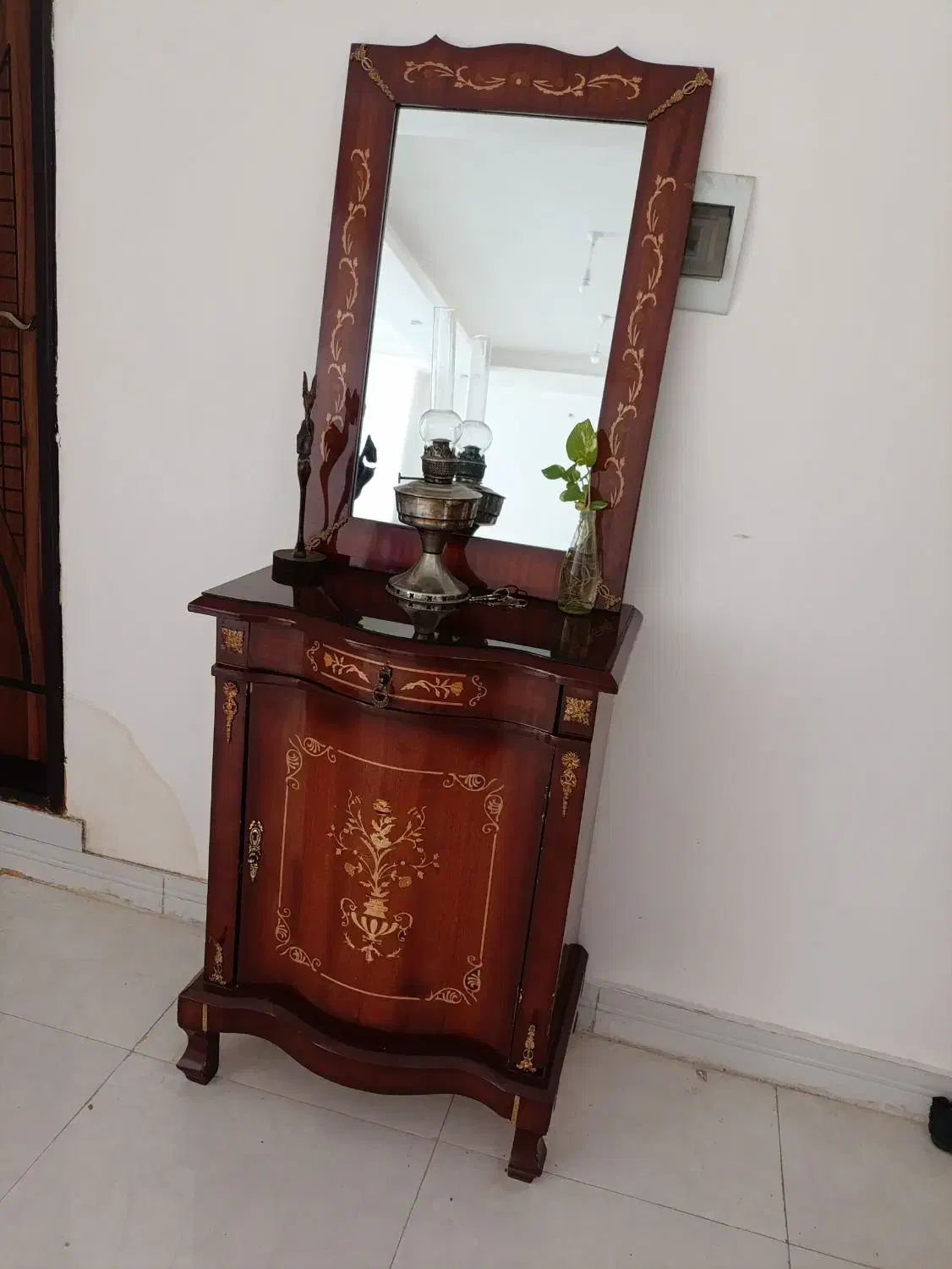 اینه کنسول بخاطر کمبود جا به فروش میرسد|بوفه، ویترین، کنسول|سیرجان, |دیوار