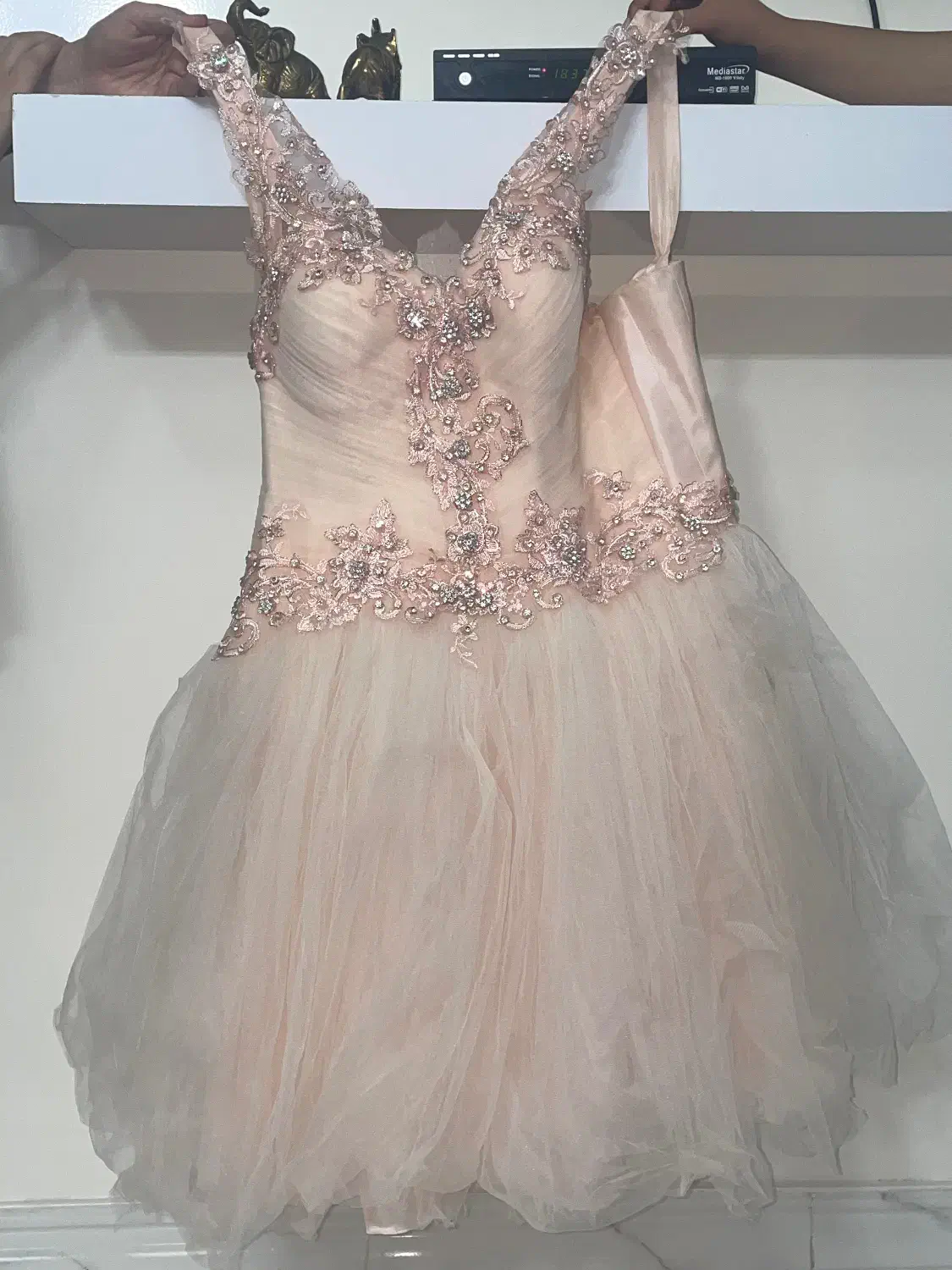 لباس مجلسی|لباس|ری, شهرک نظامی|دیوار