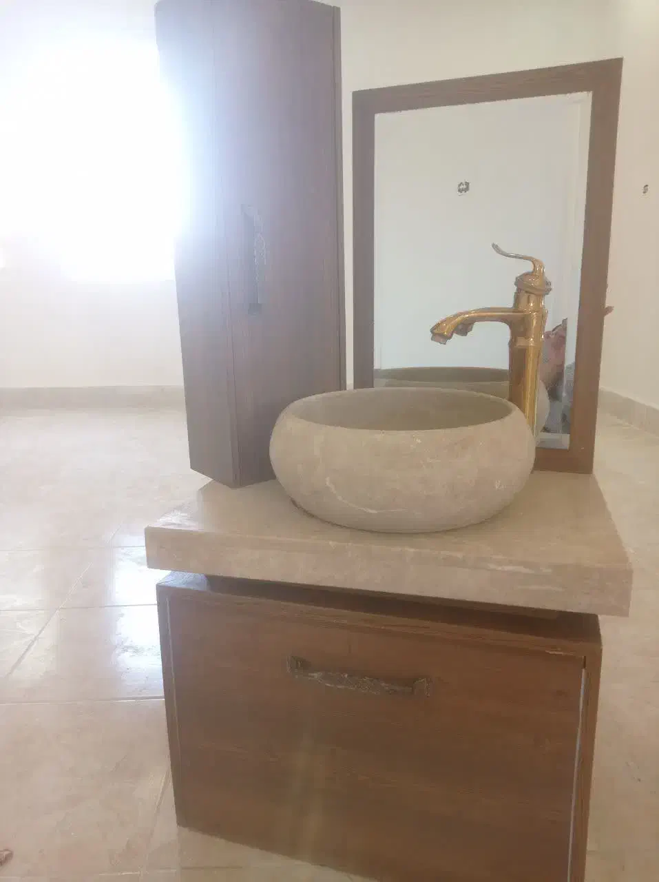 دوتا شیر روشویی و اشپزخانه طلایی و نقره ای|لوازم سرویس بهداشتی|قم, شاه سید علی|دیوار