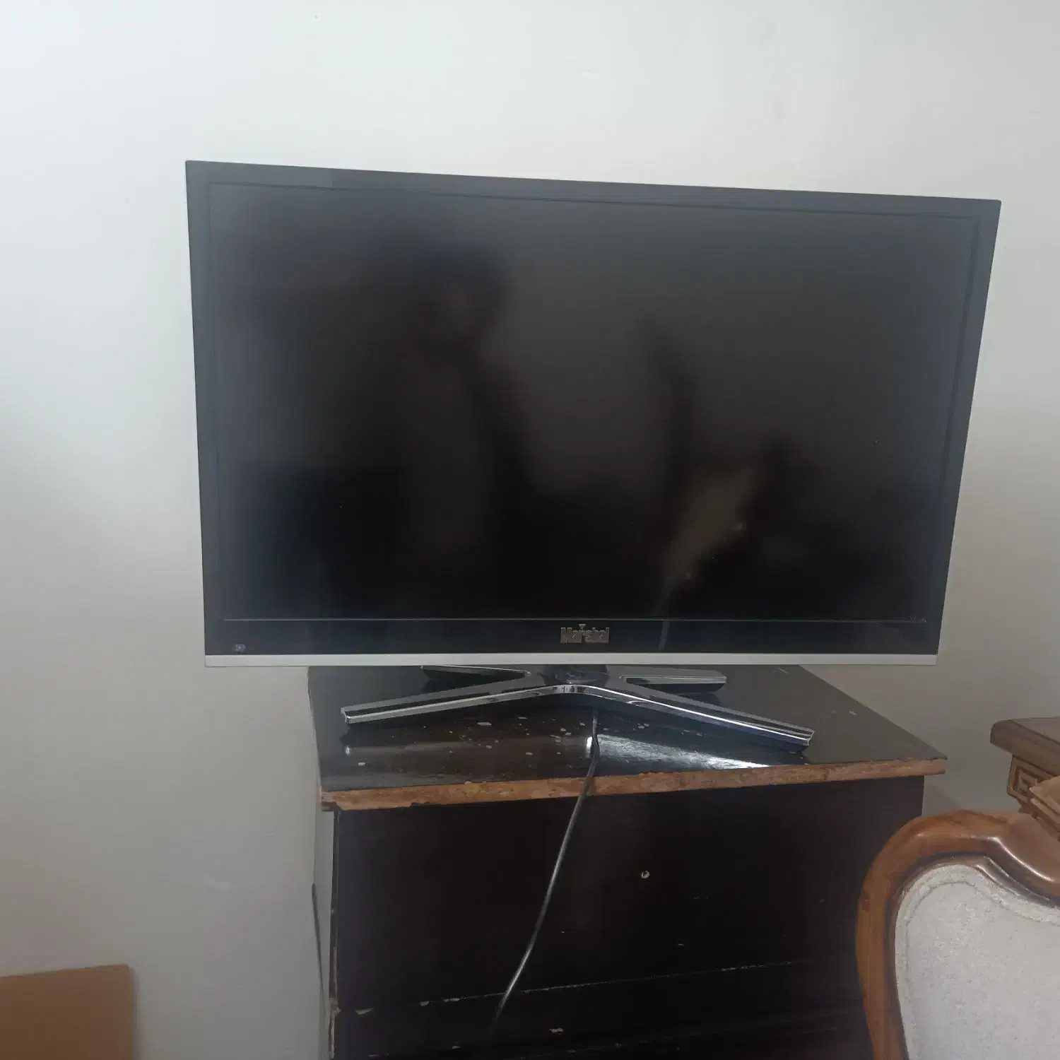 تلویزیون|تلویزیون و پروژکتور|پیر بکران, |دیوار