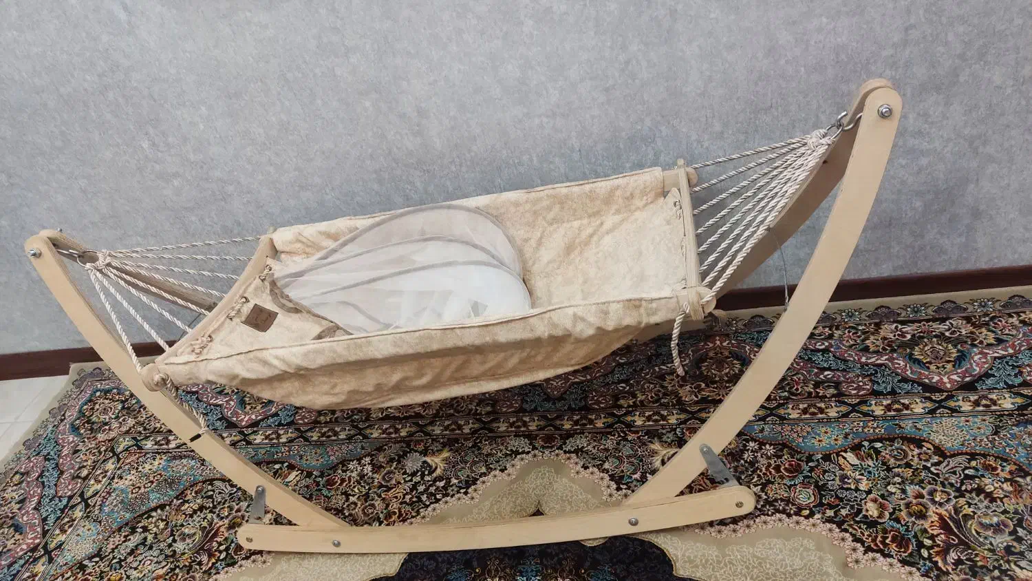 گهواره نوزاد|تخت و سرویس خواب|اسلام‌شهر, شهرک قائمیه|دیوار