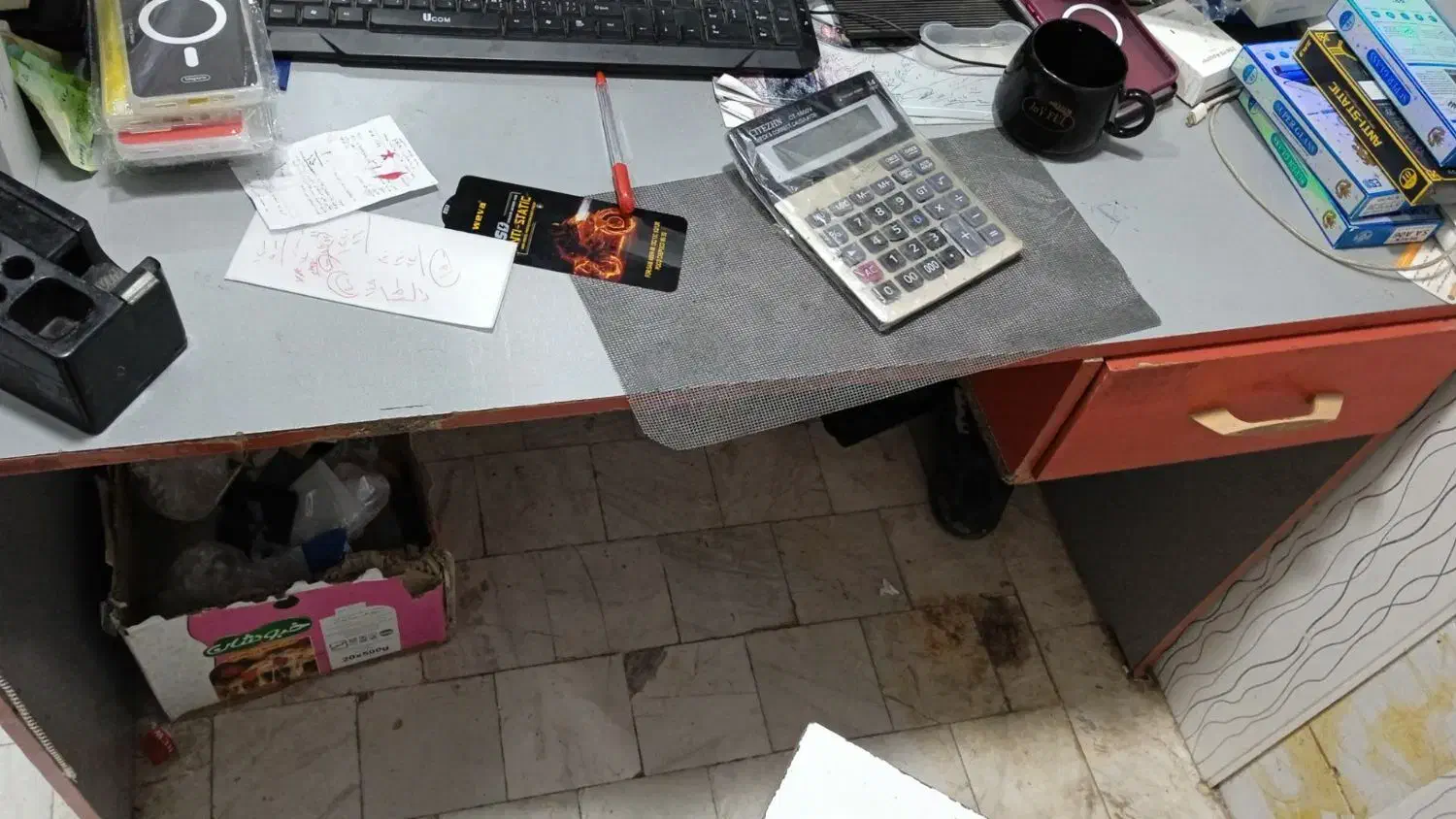 سه عدد میز ودوعدد قفس واسه موبایل ۸۵۰۰|فروشگاه و مغازه|تربت‌حیدریه, فرمانداری|دیوار