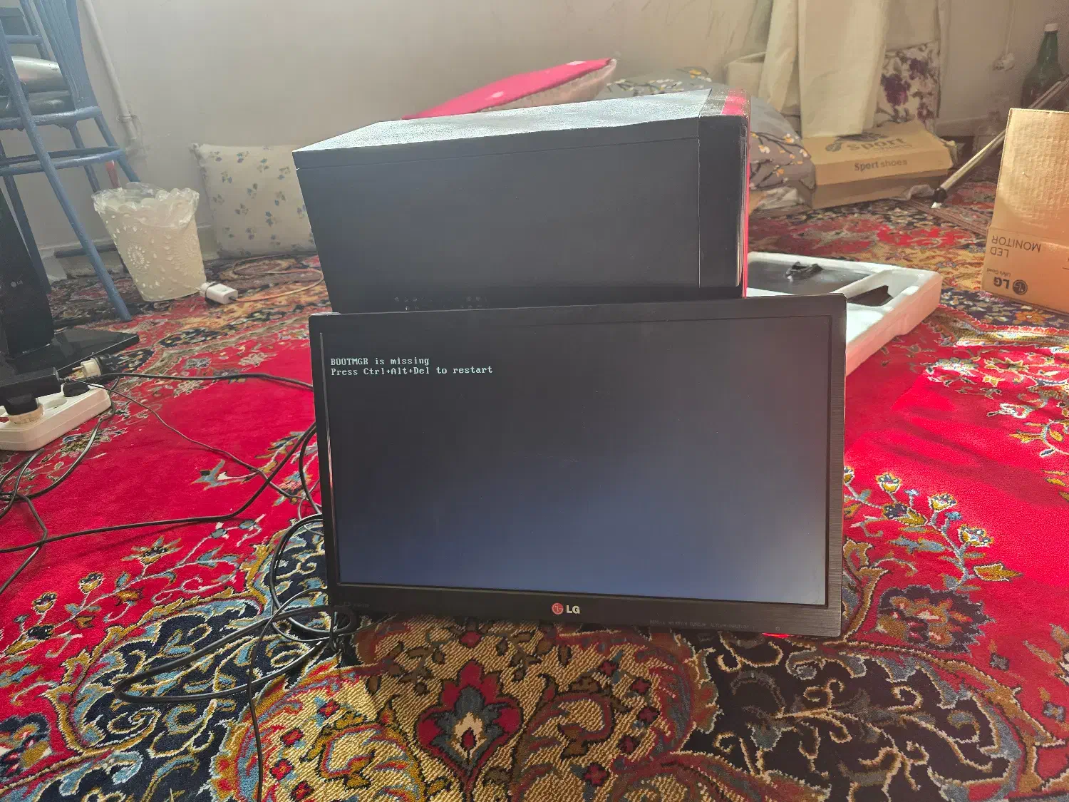 کامپیوتر نسل ۳|رایانه رومیزی|هرسین, |دیوار