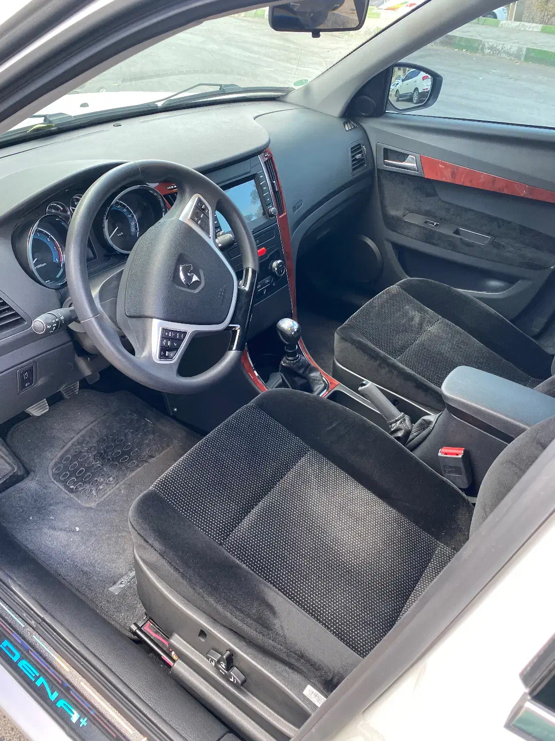 دنا پلاس ۶ دنده با رینگ مدل ۴۰۴|خودرو سواری و وانت|همدان, |دیوار