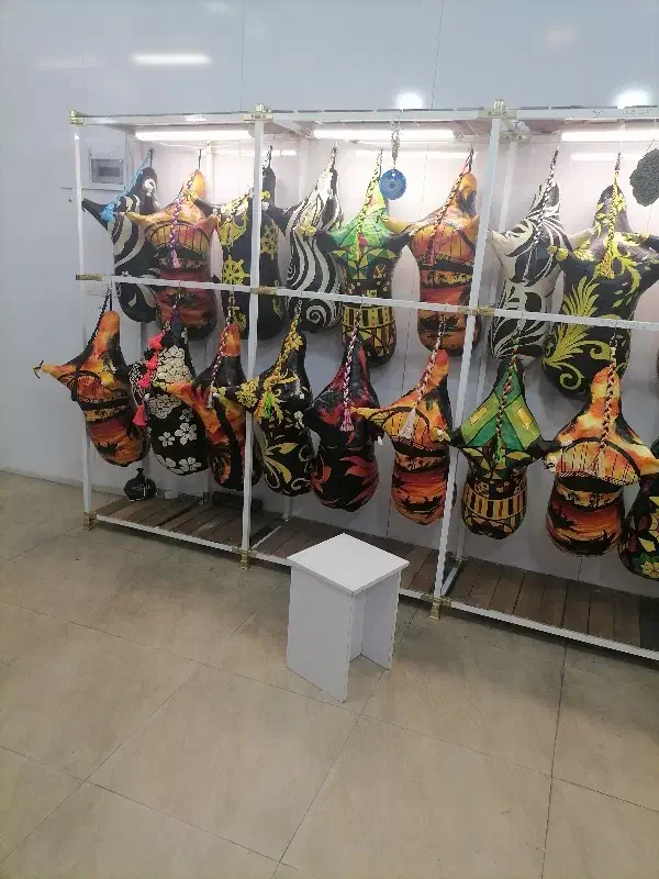 همبون به به درجه یک|سازهای بادی|تهران, فردوسی|دیوار