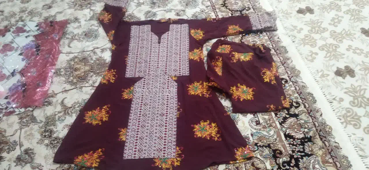 لباس زنانه بلوچی|لباس|کرباسک, |دیوار