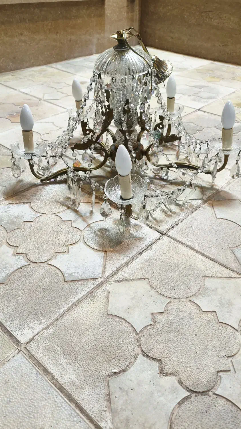 لوستر|لوستر و چراغ آویز|تربت‌حیدریه, آغوی|دیوار