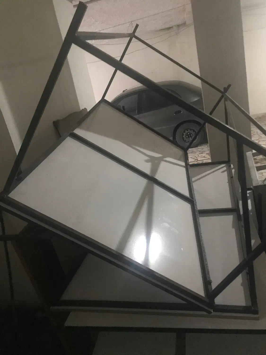 میز و نیمکت|صندلی و نیمکت|لاهیجان, مهرگان|دیوار