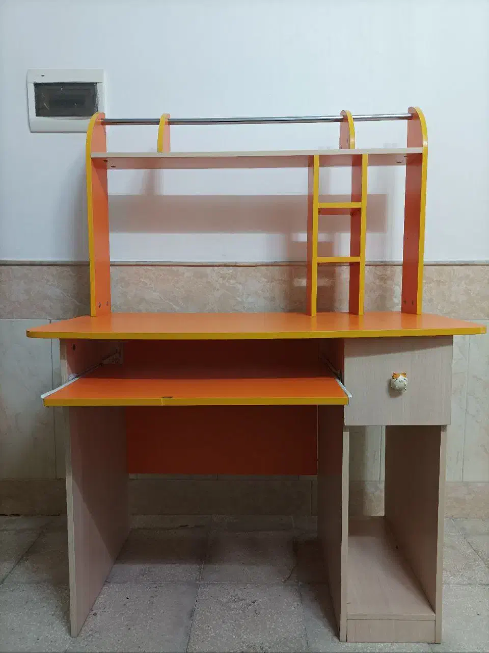 میز تحریر|میز تحریر و کامپیوتر|قم, ناصردیوان|دیوار