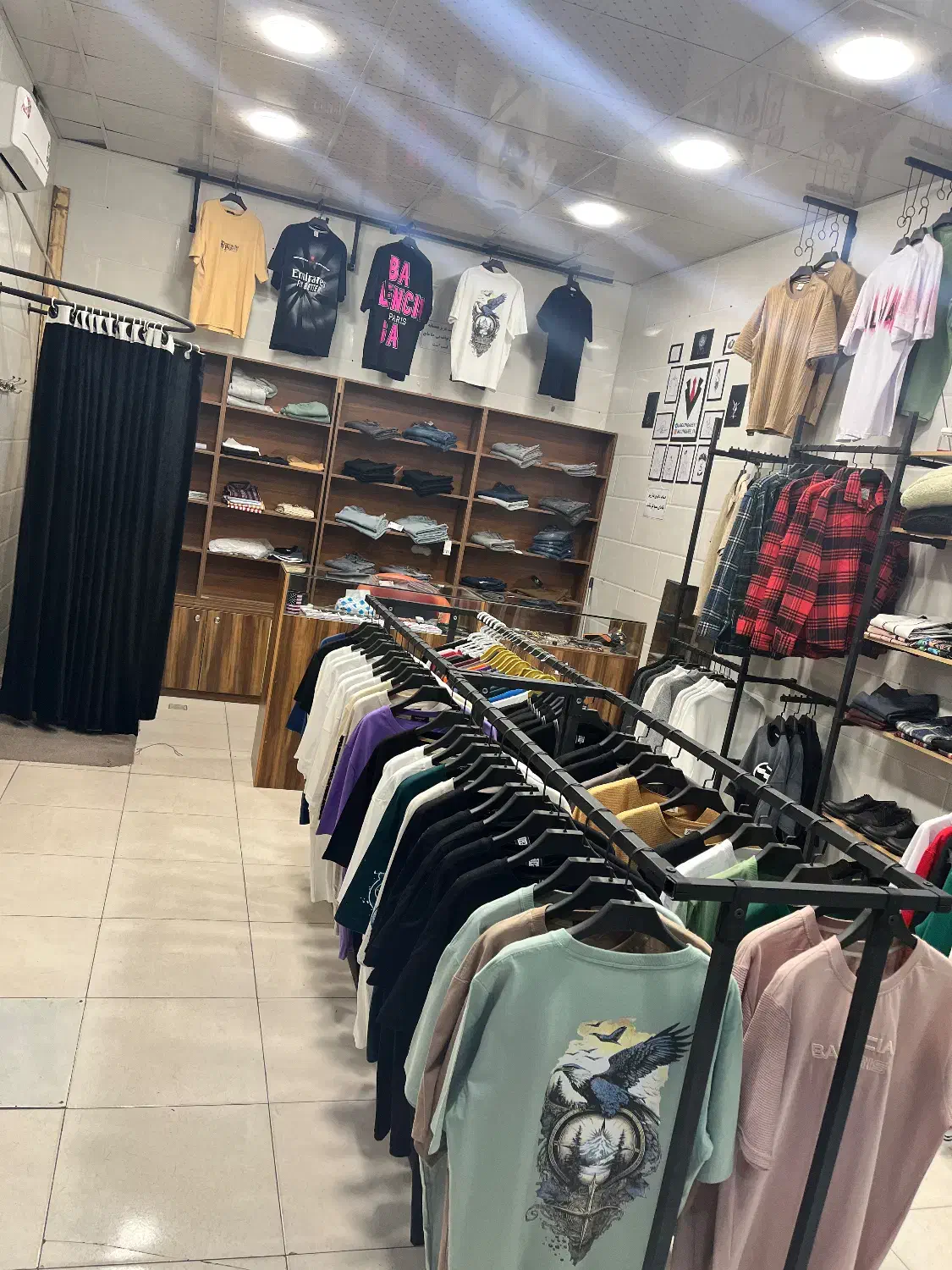 واگذاری یکجا پوشاک + دکور + ویترین|فروشگاه و مغازه|قم, نخودی|دیوار