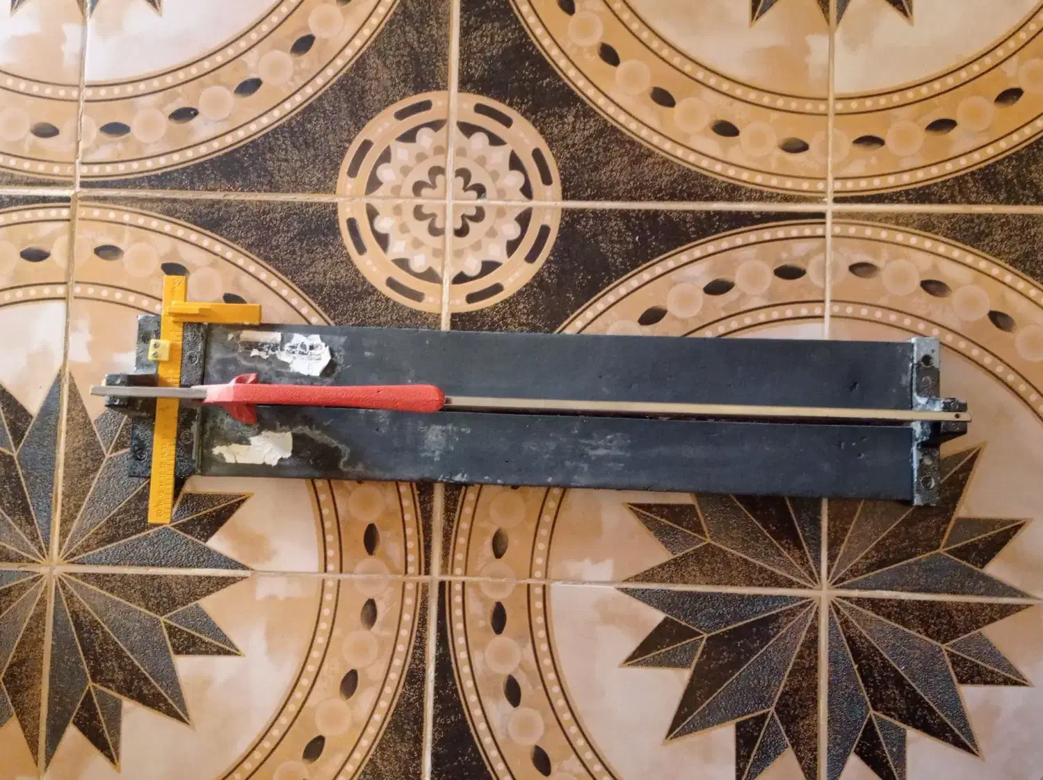 کاشی بر در حد نو|ابزارآلات|خرمآباد, |دیوار