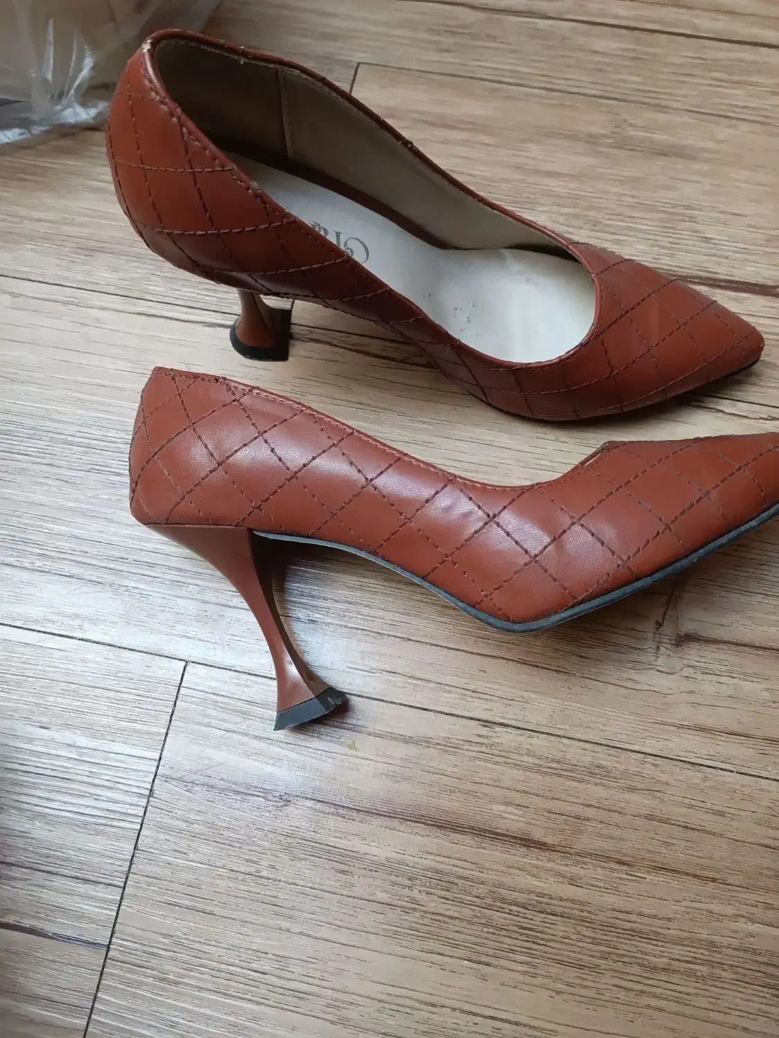 کفش|کیف، کفش، کمربند|فولادشهر, B4|دیوار