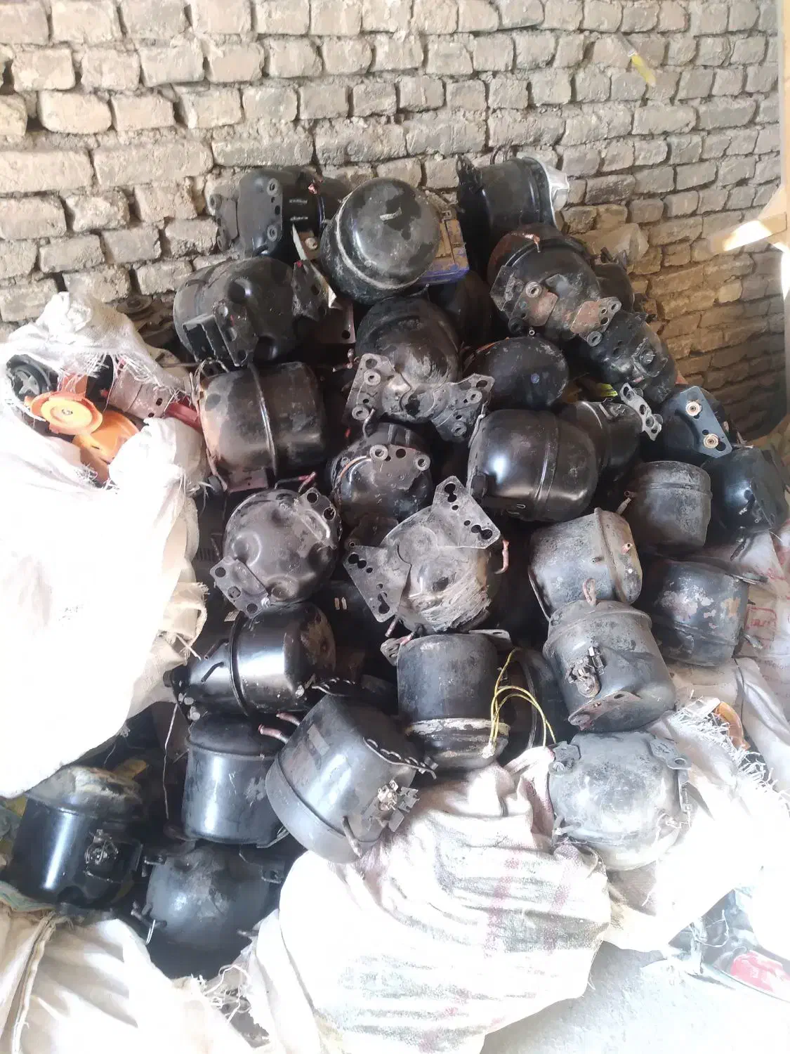 فروش خریدار موتور یخچال سوخته خراب قدیمی مغازه|یخچال و فریزر|اصفهان, شهرک امام خمینی|دیوار