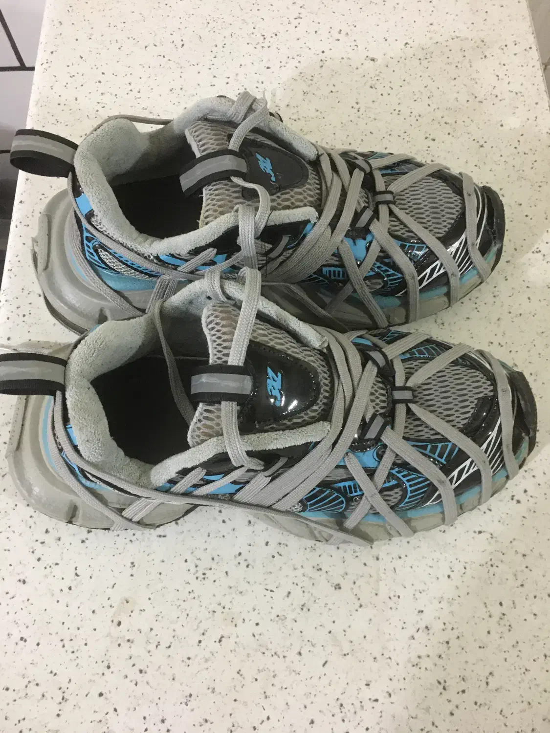 کتونی بالنسیاگا|کیف، کفش، کمربند|اراک, |دیوار